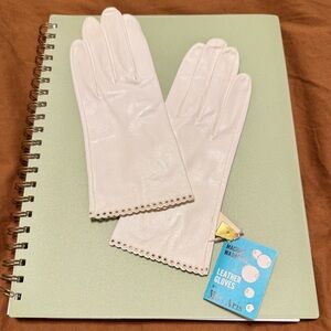 Miss Aris Vintage Ivory Leather Eyelet Short Gloves